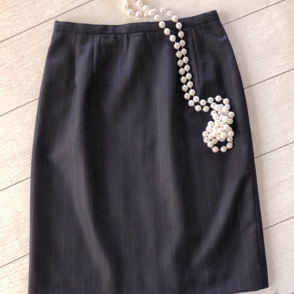 Talbots pinstripe skirt Size 2P Navy blue Knee length NWOT zippered back